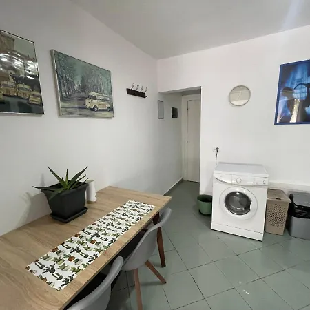 Downtown Boulevard Enchanting Apartment! 公寓 地拉那