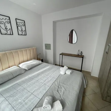 Downtown Boulevard Enchanting Apartment! شقة تيرانا