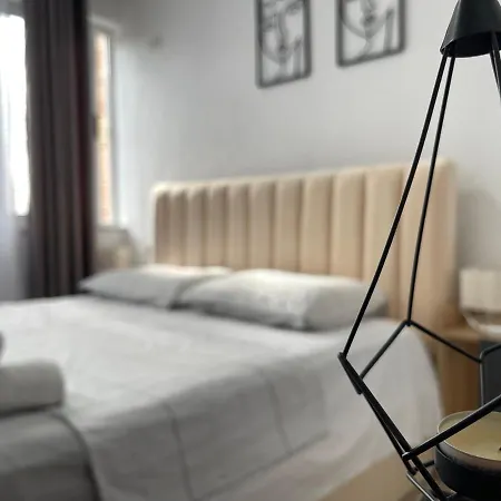 Downtown Boulevard Enchanting Apartment!